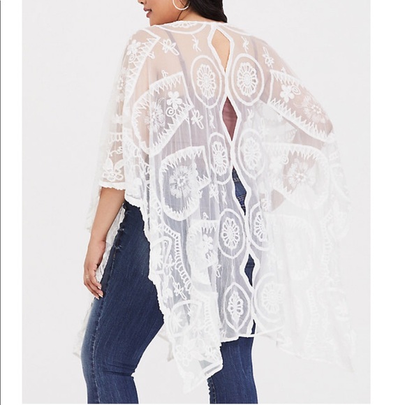 torrid Tops - ‼️NWOT‼️ Torrid Ivory Cutout Scalloped Lace Ruana